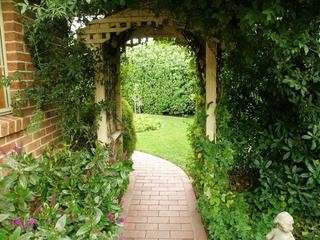 Arch to Rear Garden