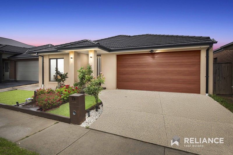 https://images.allhomes.com.au/property/photo/d8630b420582278c8b428553af8563aa_hd.jpg