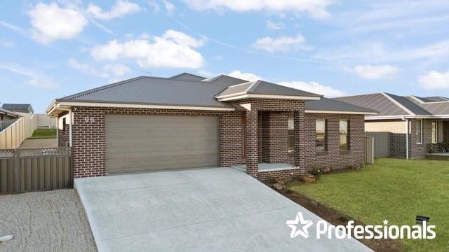 96 Graham Drive, NSW 2795