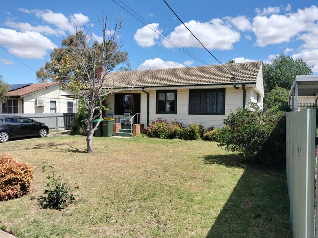 6 Malta Crescent, NSW 2650