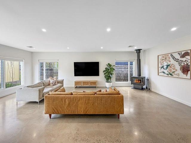 2 Southwater Drive, SA 5606