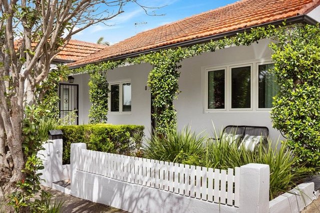 8 East Street, NSW 2204