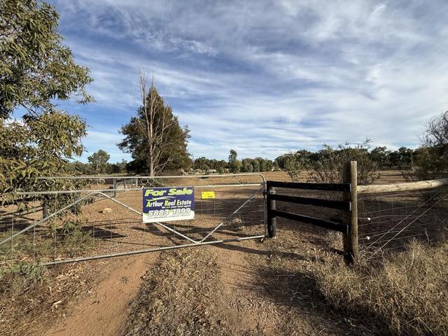 70-78 Nangunia St, NSW 2712