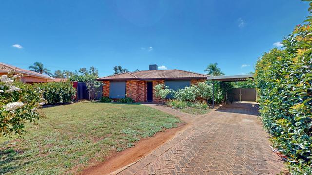 7 Giles Court, NSW 2830