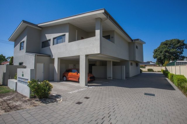 4/4 Crown St, WA 6103