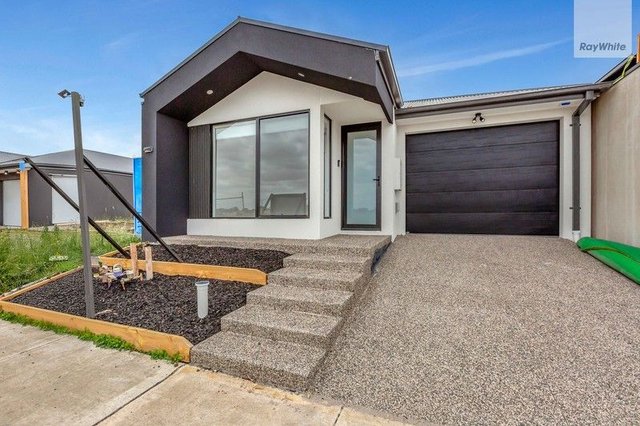 13 Scarlett Parkway, VIC 3750