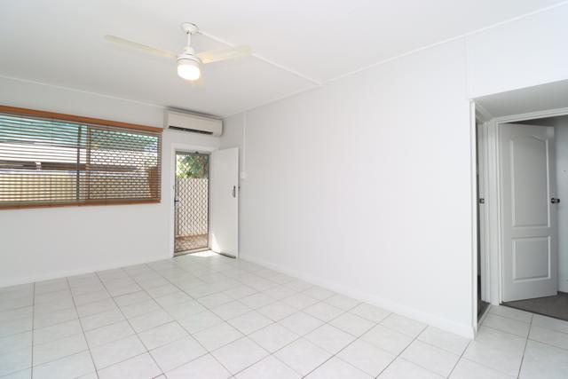 Unit 1/27 Cook Cres, QLD 4825