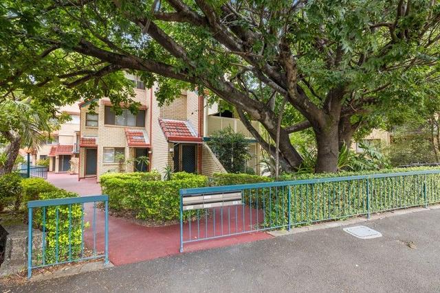 2/19 Llewellyn St, QLD 4005