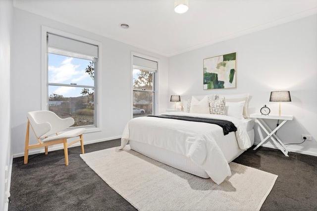 12 Friarbird Way, NSW 2640