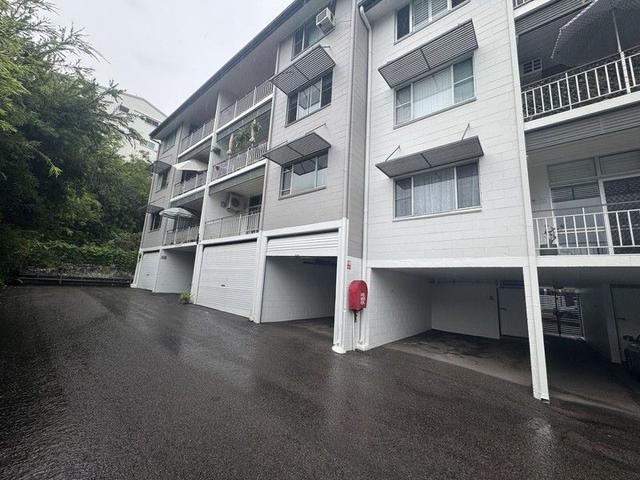 33 The Strand, QLD 4810