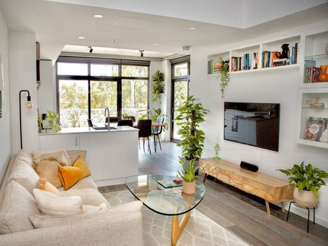 240/77 Hobsons Road, VIC 3031