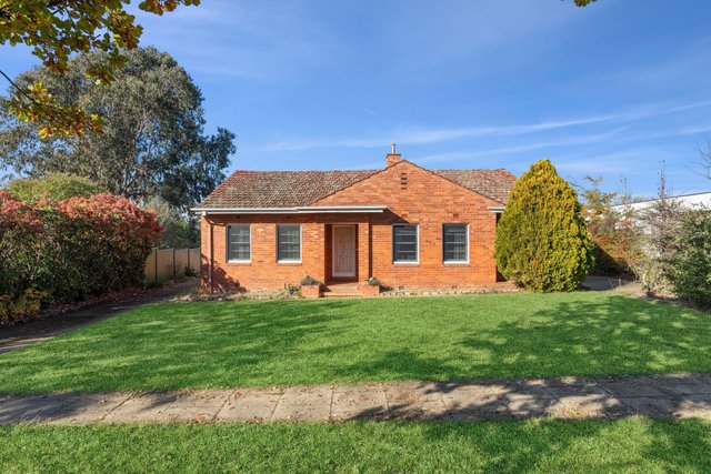 11 Throsby Crescent, ACT 2604
