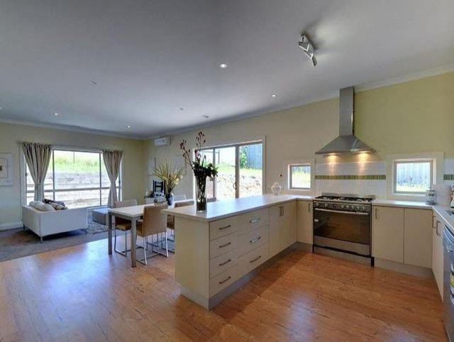 9 Pelican Walk, VIC 3757