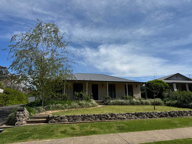 93 Binalong Street, NSW 2594