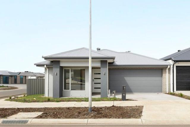 18 Currawong Street, VIC 3064