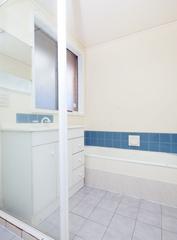 Bathroom (2012-09-03)