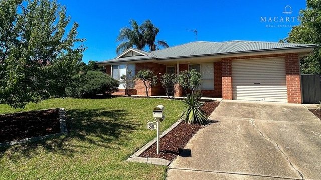 30 Woomera Place, NSW 2650