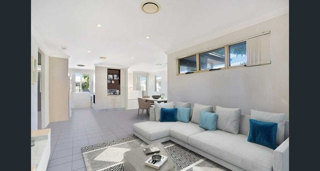 3/4 Locke Street, QLD 4215