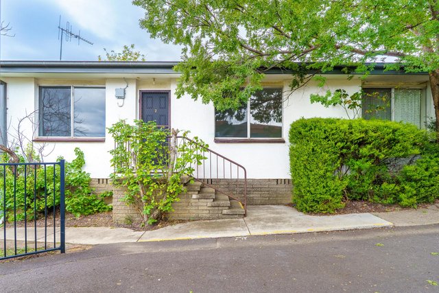 2/16 Wilgabar Way, NSW 2620