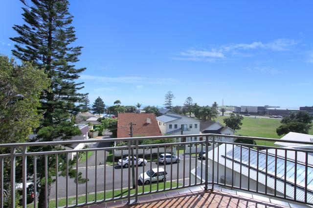 8/2 Hinton Street, NSW 2500