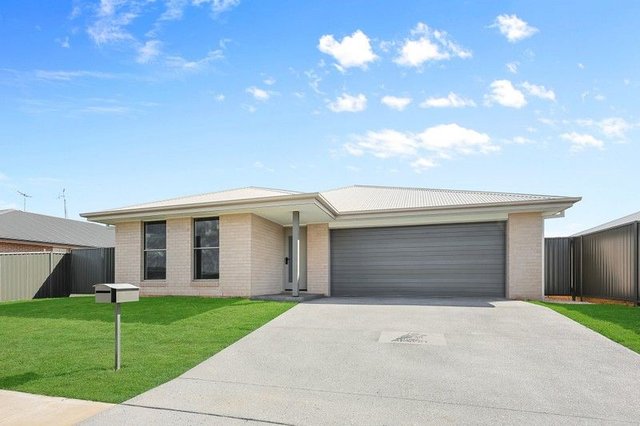 9 Railway  Street, NSW 2852