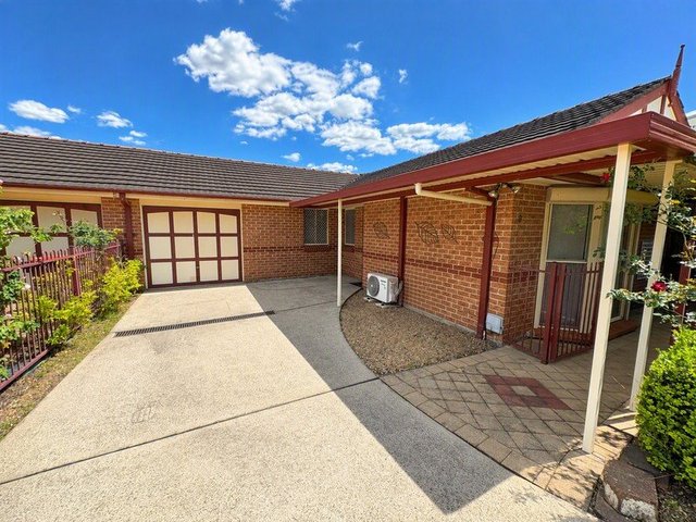 8 Risca Place, NSW 2763