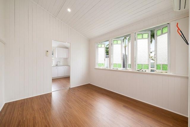2/11 Taylor Street, QLD 4102