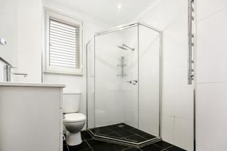Bathroom (2016-09-28)