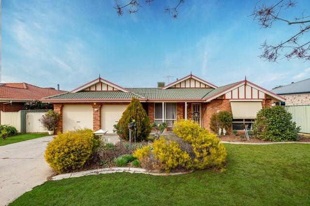 11 Fairbairn Street, NSW 2640