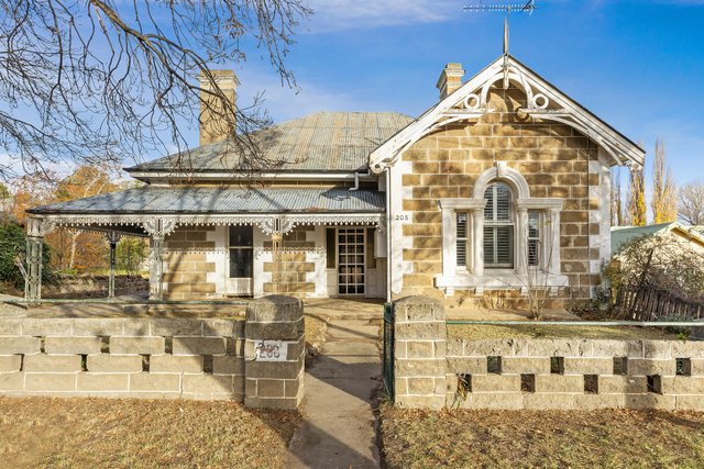 208 Sharp Street, NSW 2630