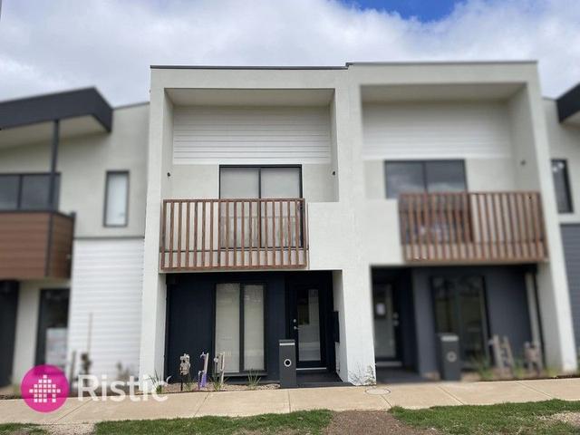 11 Geraldine Walk, VIC 3024