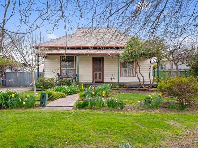 15 The Parade, VIC 3722