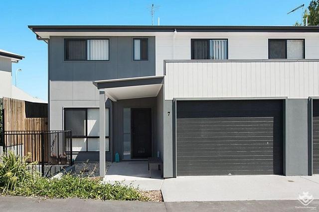 ID:21152741/2 Emerald Place, QLD 4035