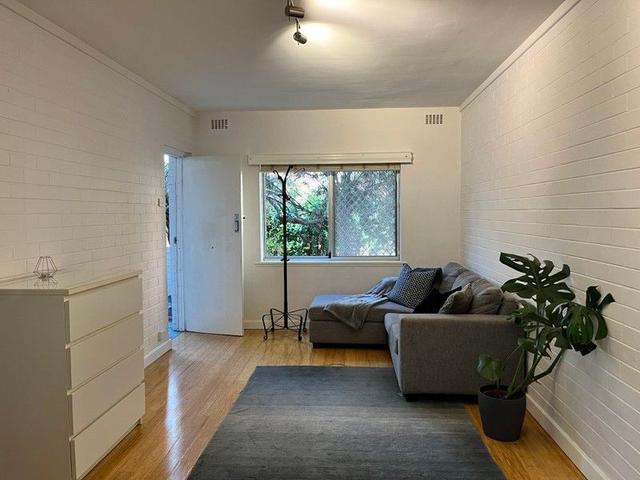 2/136A Broadway, WA 6009