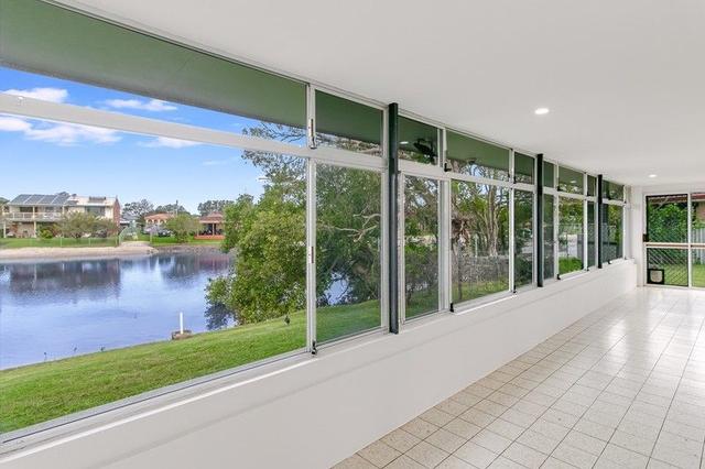 18 Blue Waters Crescent, NSW 2485