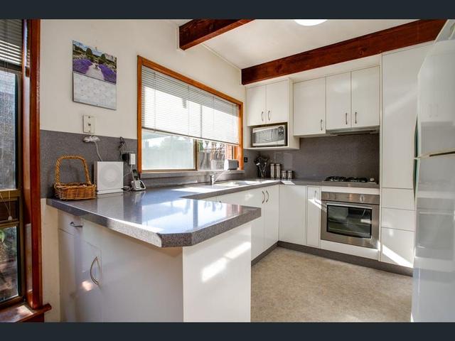 390 Dale Crescent, NSW 2641