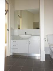 Bathroom (2015-05-25)
