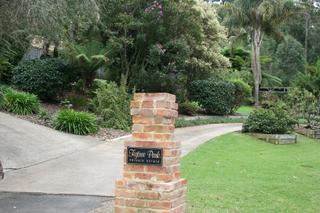 Entrance to Estate (2010-06-12)