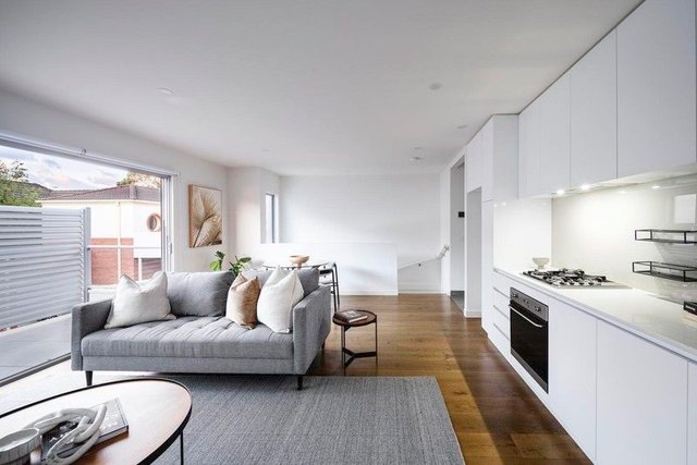 5/1 Lake Grove, VIC 3058