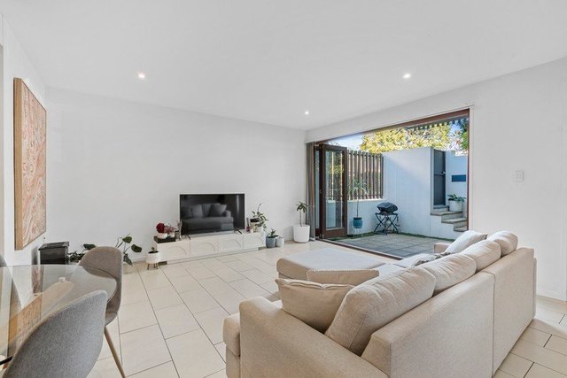 4/24 Querrin Street, QLD 4104