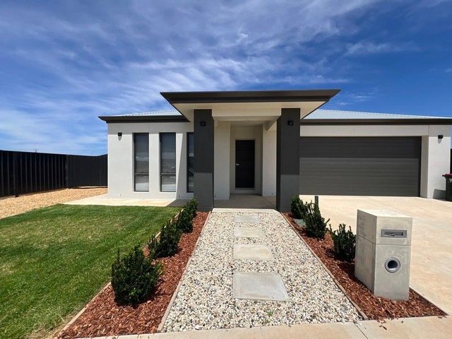 12 Manfred Drive, VIC 3500