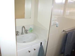 Bathroom (2017-04-10)