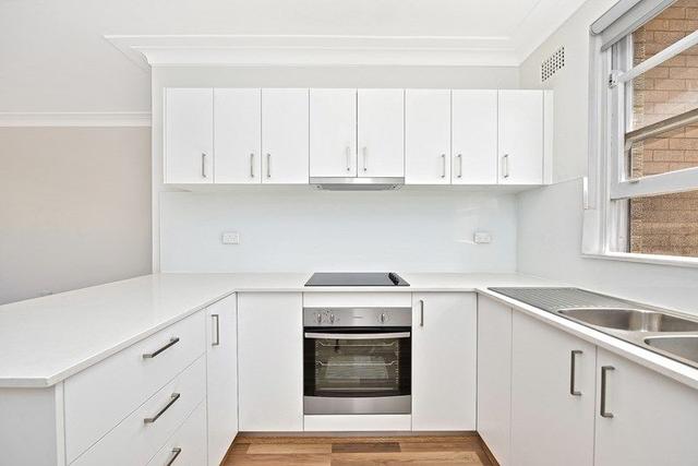 4/10 Orpington Street, NSW 2131