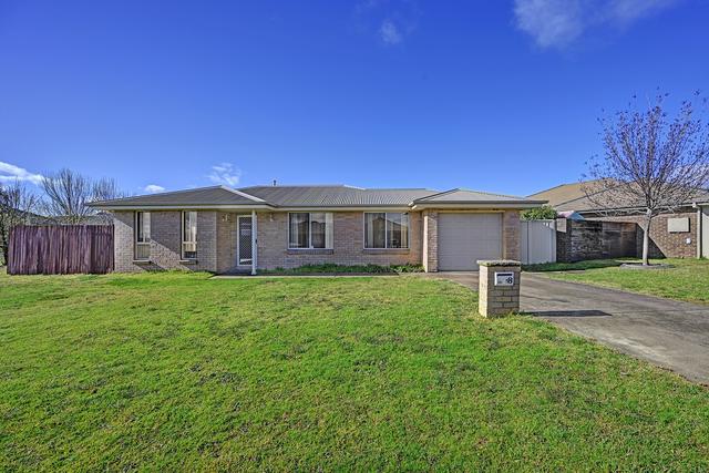 8 Candlebark Crescent, NSW 2800