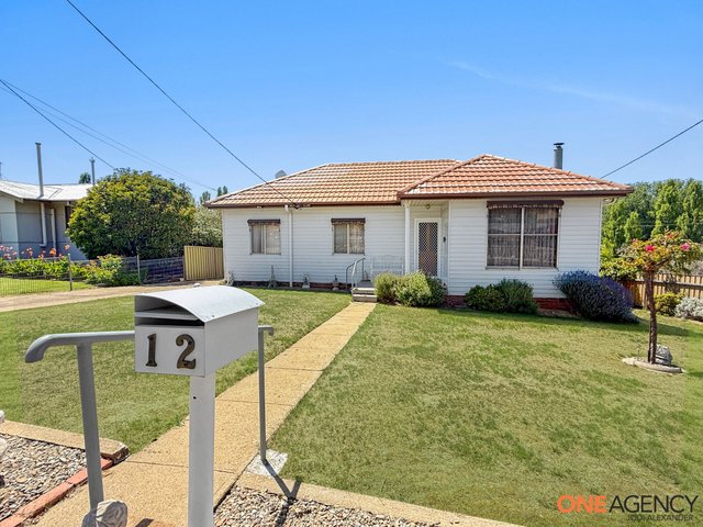 12 Neuss Avenue, NSW 2630