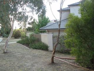 Front courtyard (2008-08-25)