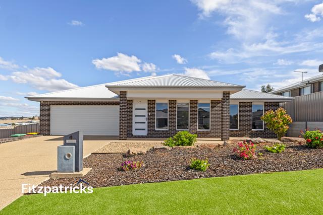 9 Stretton Way, NSW 2650