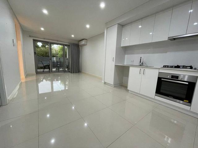2/28 Peppering Way, WA 6061