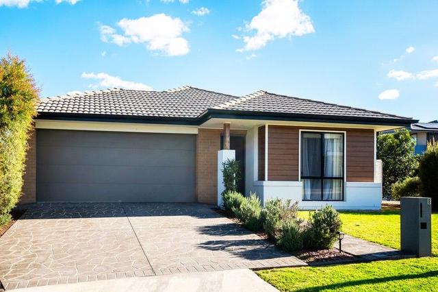 8 Guinevere Street, NSW 2762