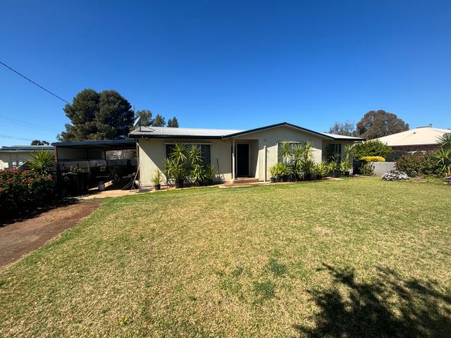 5 Moira Street, NSW 2652